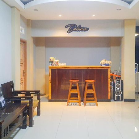 Delvia Bromo Homestay Mitra Reddoorz Pasuruan Exteriör bild