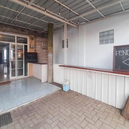 Delvia Bromo Homestay Mitra Reddoorz Pasuruan Exteriör bild