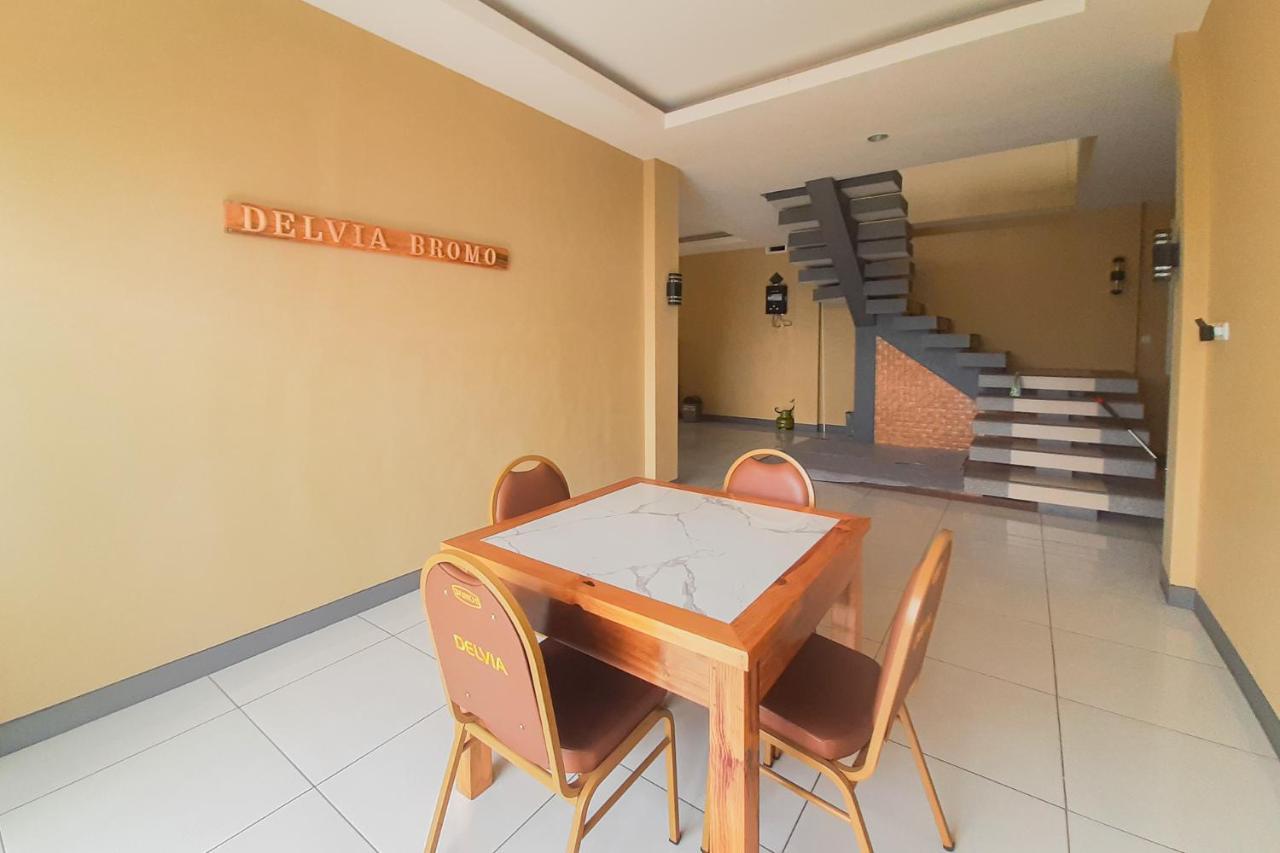 Delvia Bromo Homestay Mitra Reddoorz Pasuruan Exteriör bild