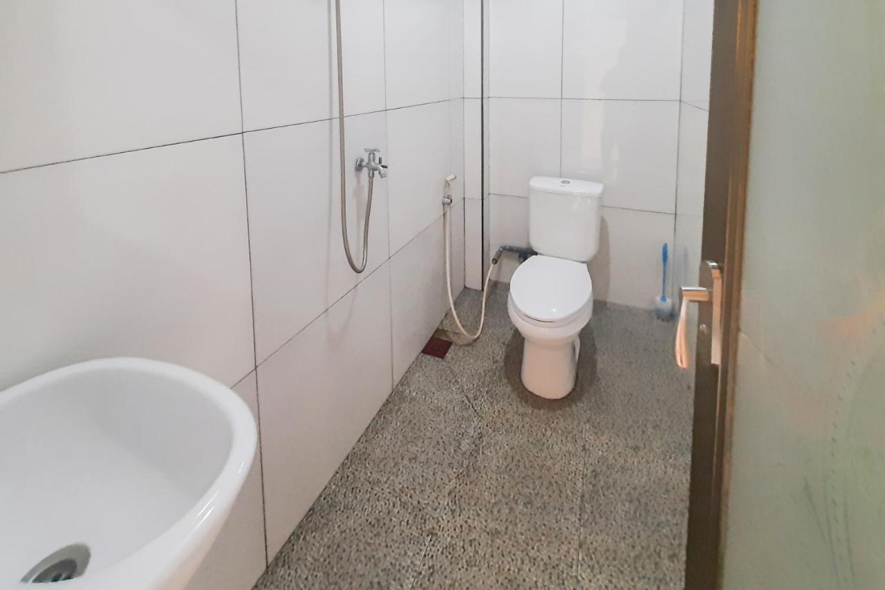 Delvia Bromo Homestay Mitra Reddoorz Pasuruan Exteriör bild