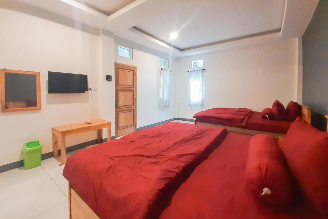 Delvia Bromo Homestay Mitra Reddoorz Pasuruan Exteriör bild