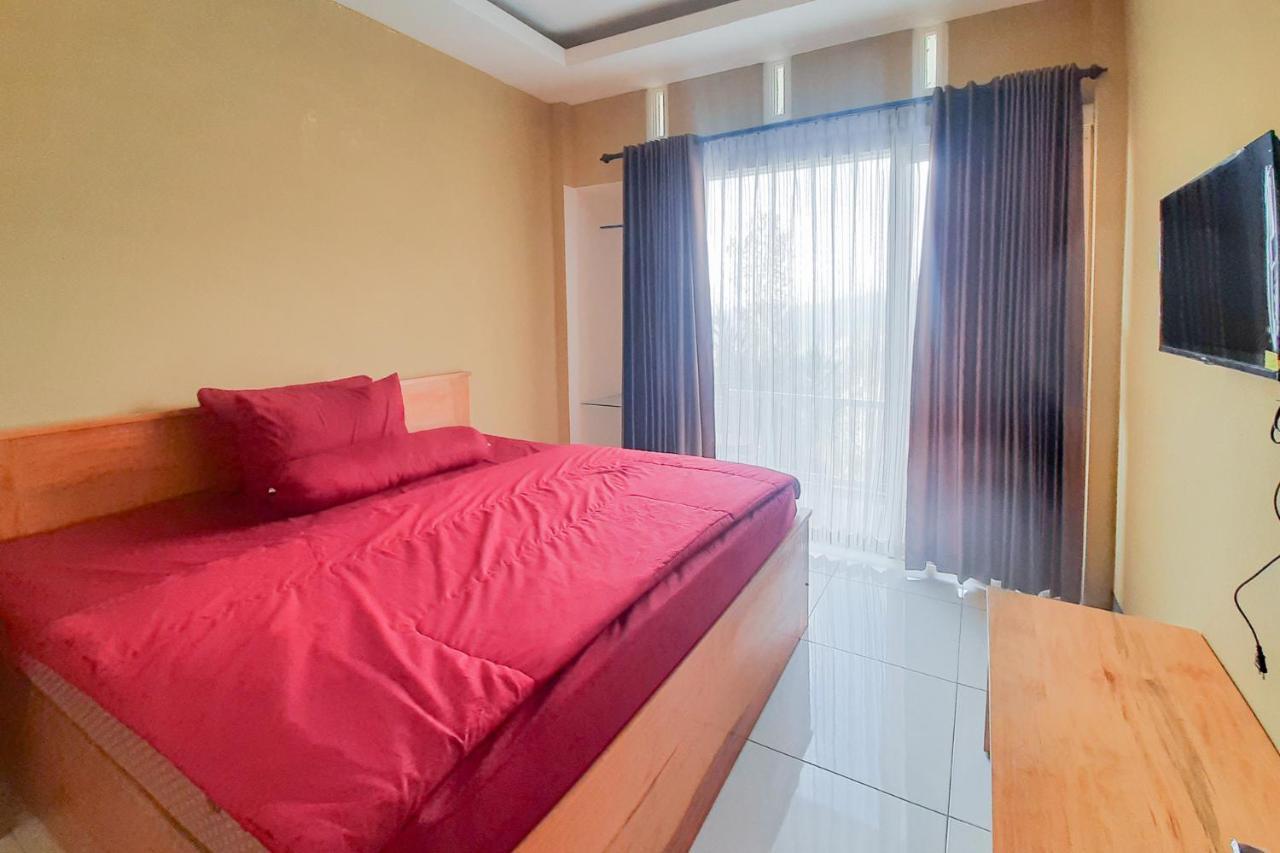 Delvia Bromo Homestay Mitra Reddoorz Pasuruan Exteriör bild