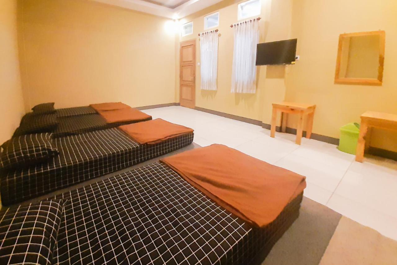 Delvia Bromo Homestay Mitra Reddoorz Pasuruan Exteriör bild