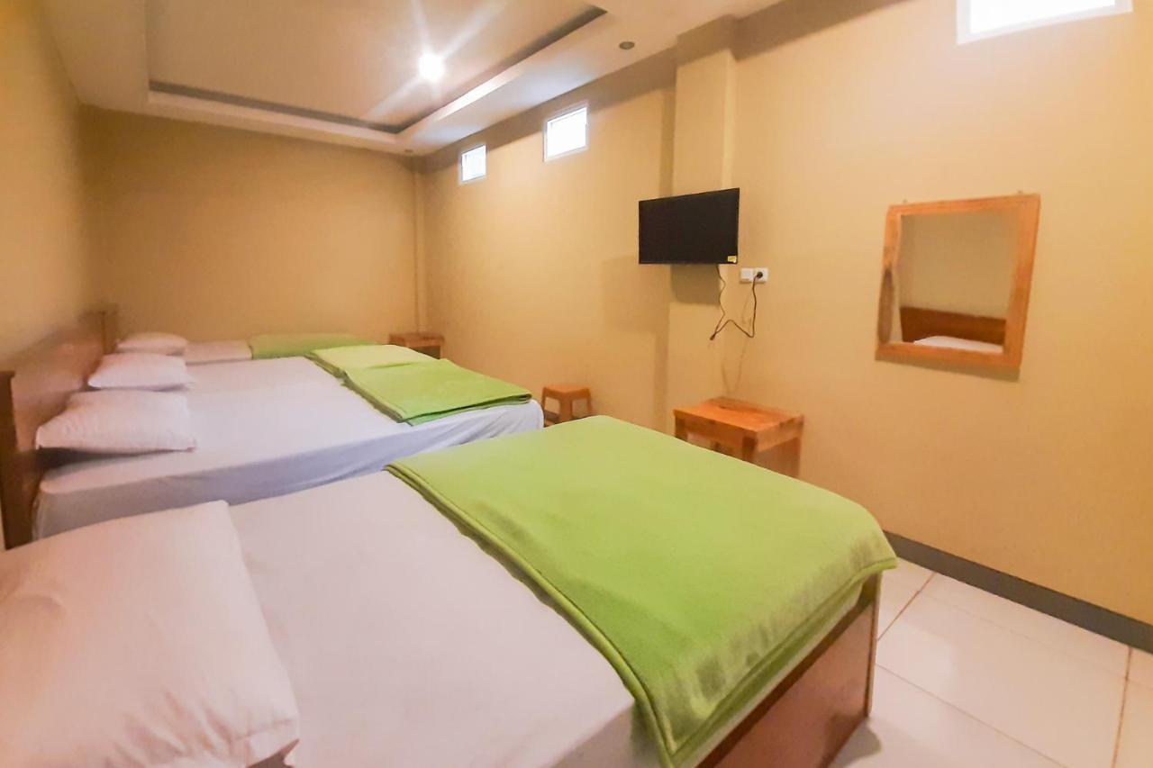 Delvia Bromo Homestay Mitra Reddoorz Pasuruan Exteriör bild